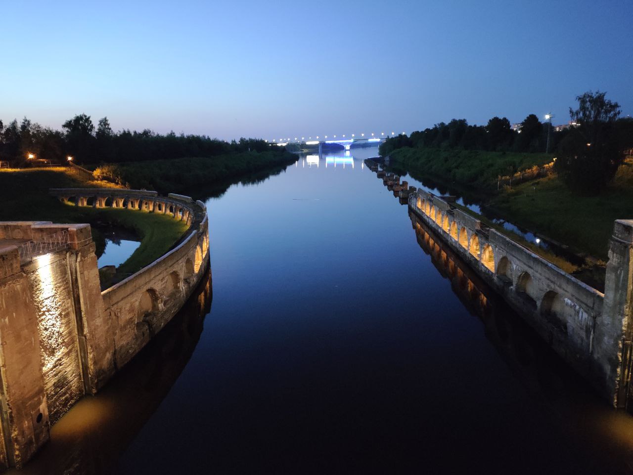 Монтаж уличных светильников, прожекторов для архитектурной подсветки